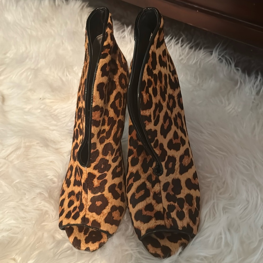 Women's 8.5 Steve Madden calf hair open toe bootie